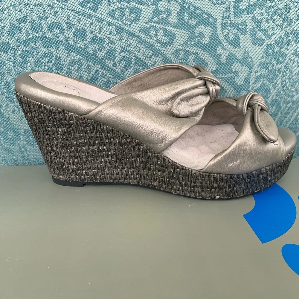Soft Walk SUNNY VALE SILVERWASH Platform Sandals